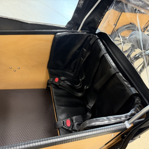 El ladcykel med børnesæder og sikkerhedsseler til udlejning i Svendborg